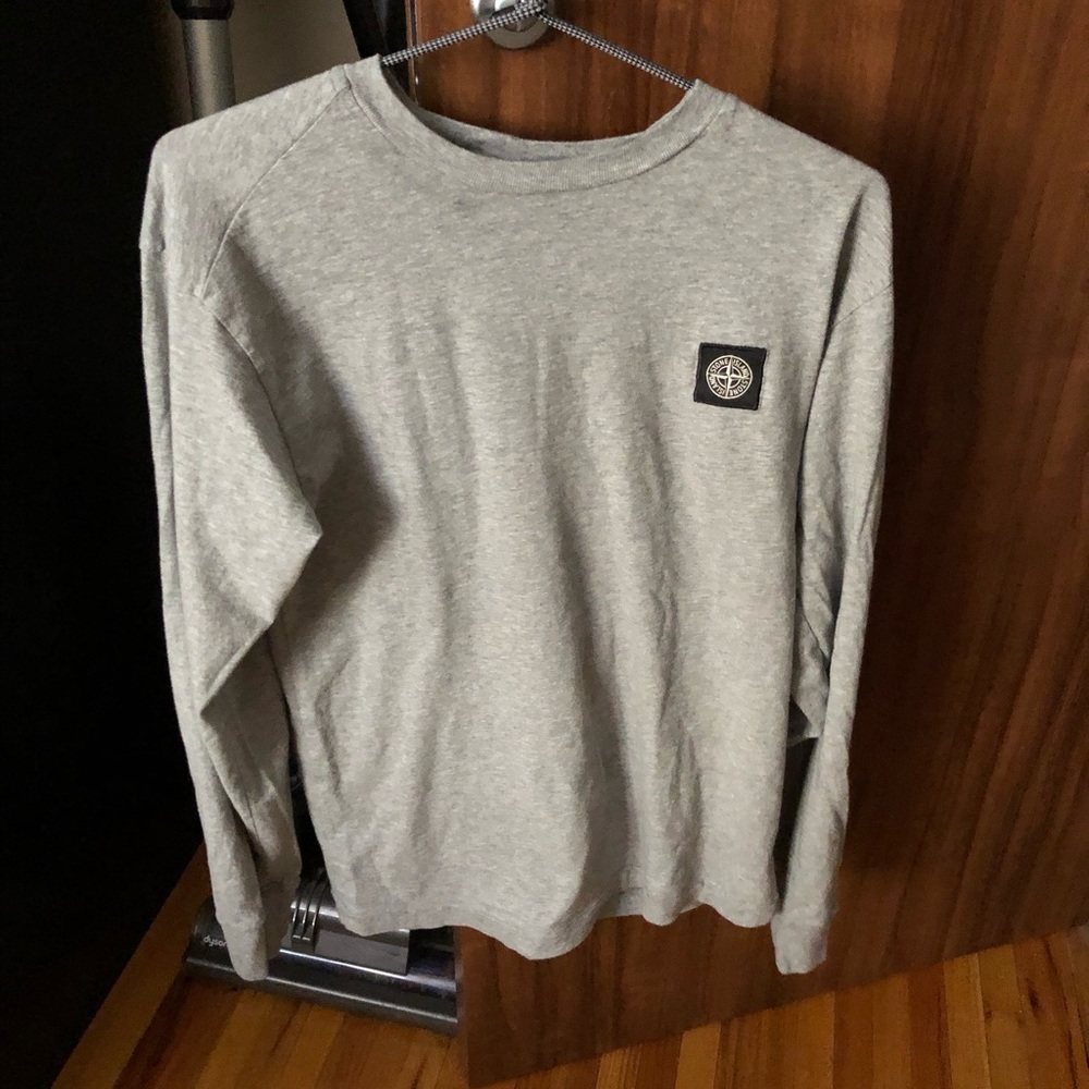 BRAND NEW STONE ISLAND LONG SLEEVE. Size medium